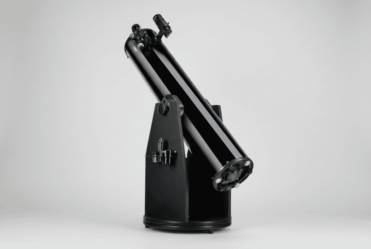 Apertura AD8 8-inch Dobsonian telescope with dual-speed focuser and finder scope